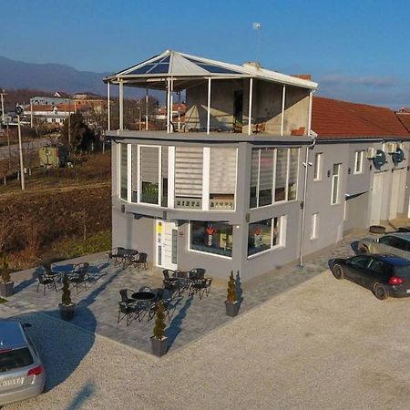 Binta Hostel فرانيي المظهر الخارجي الصورة