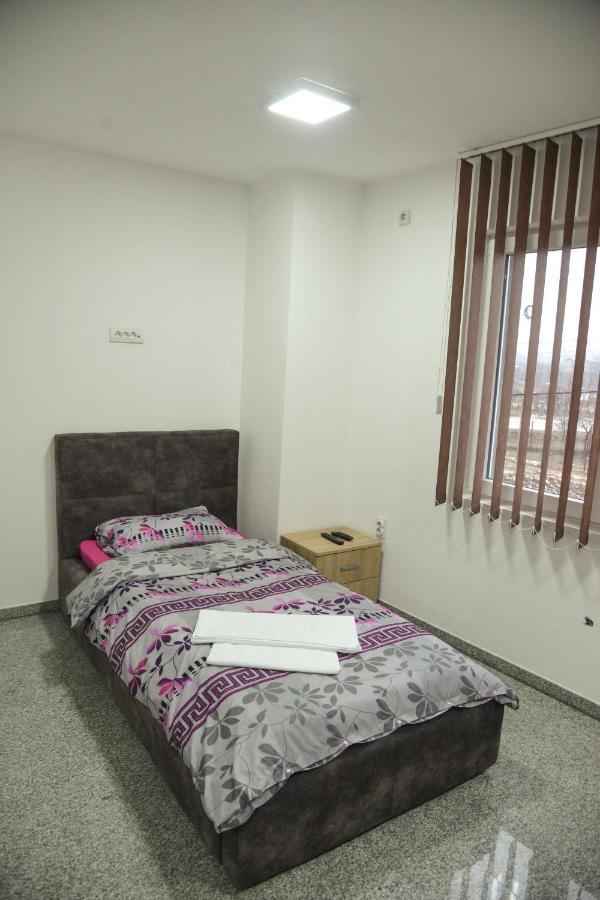 Binta Hostel فرانيي المظهر الخارجي الصورة