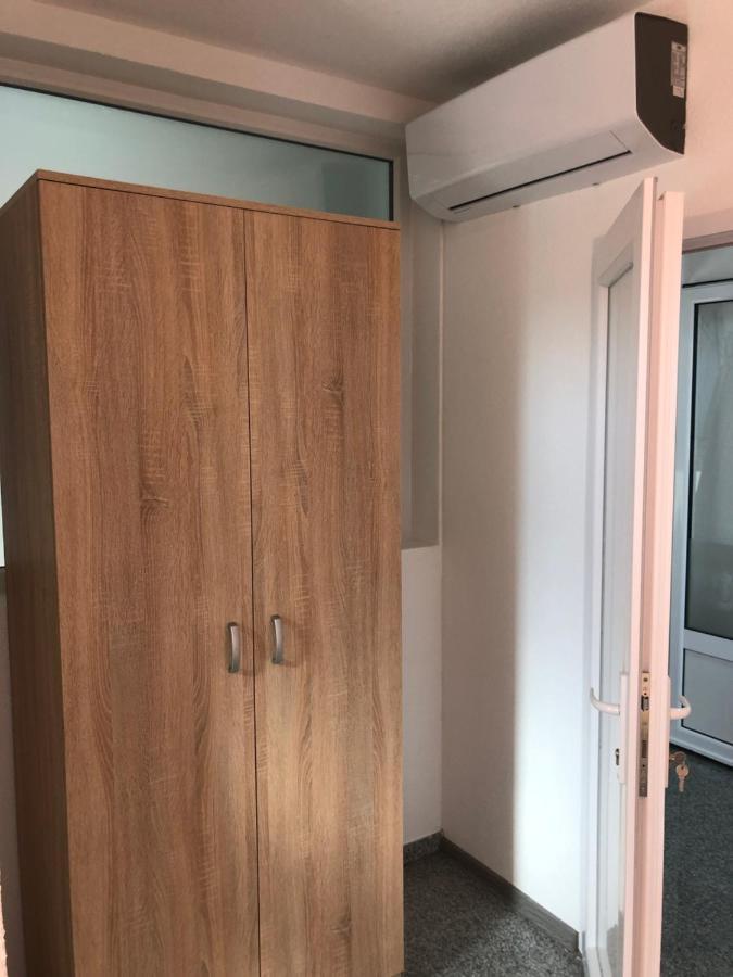 Binta Hostel فرانيي المظهر الخارجي الصورة