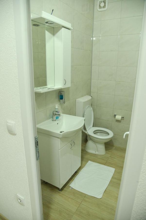 Binta Hostel فرانيي المظهر الخارجي الصورة
