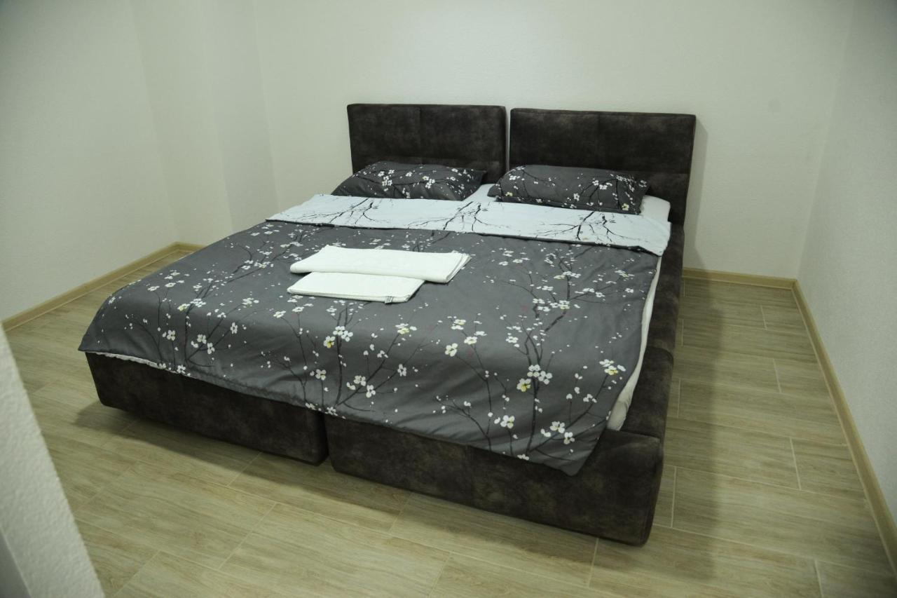 Binta Hostel فرانيي المظهر الخارجي الصورة