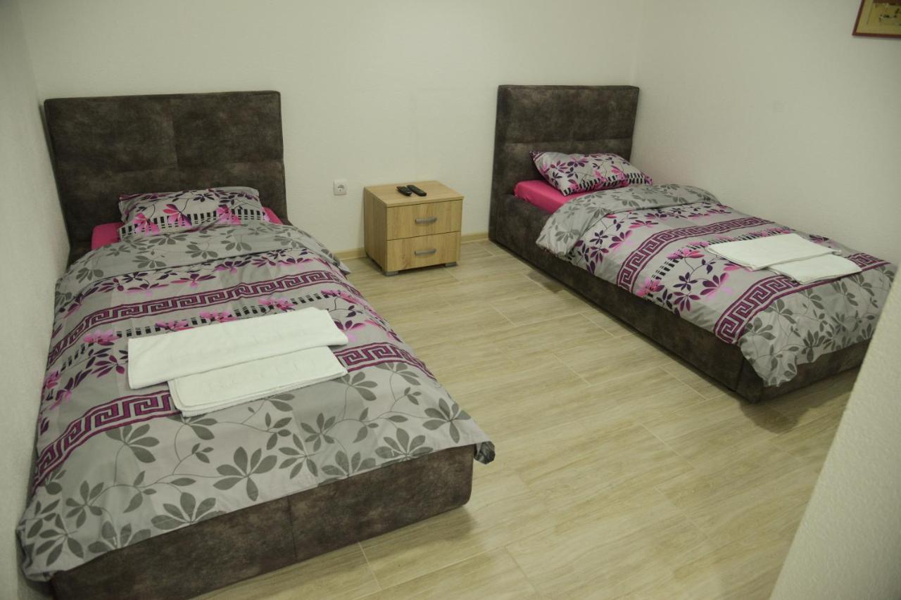Binta Hostel فرانيي المظهر الخارجي الصورة