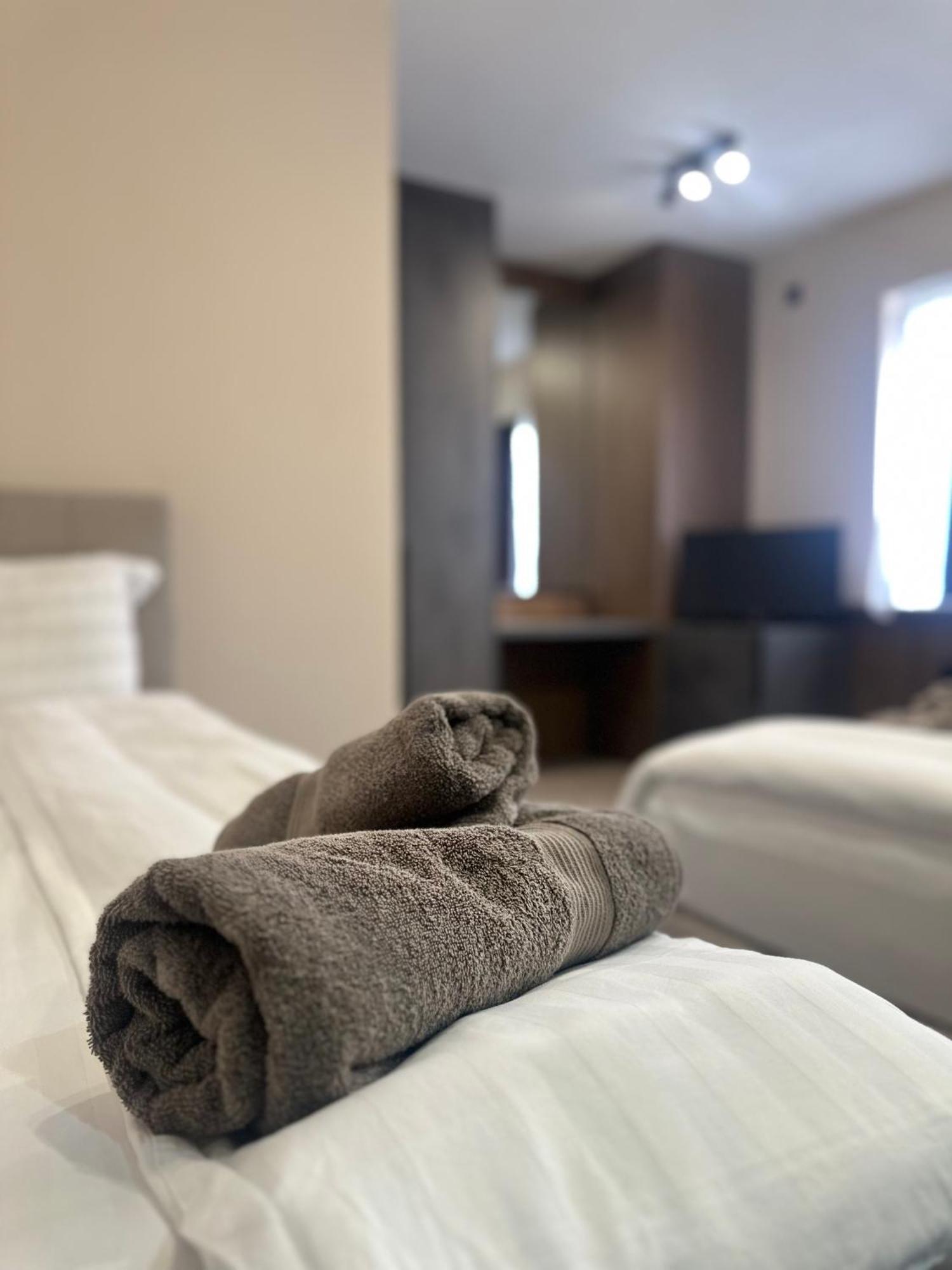 Binta Hostel فرانيي المظهر الخارجي الصورة