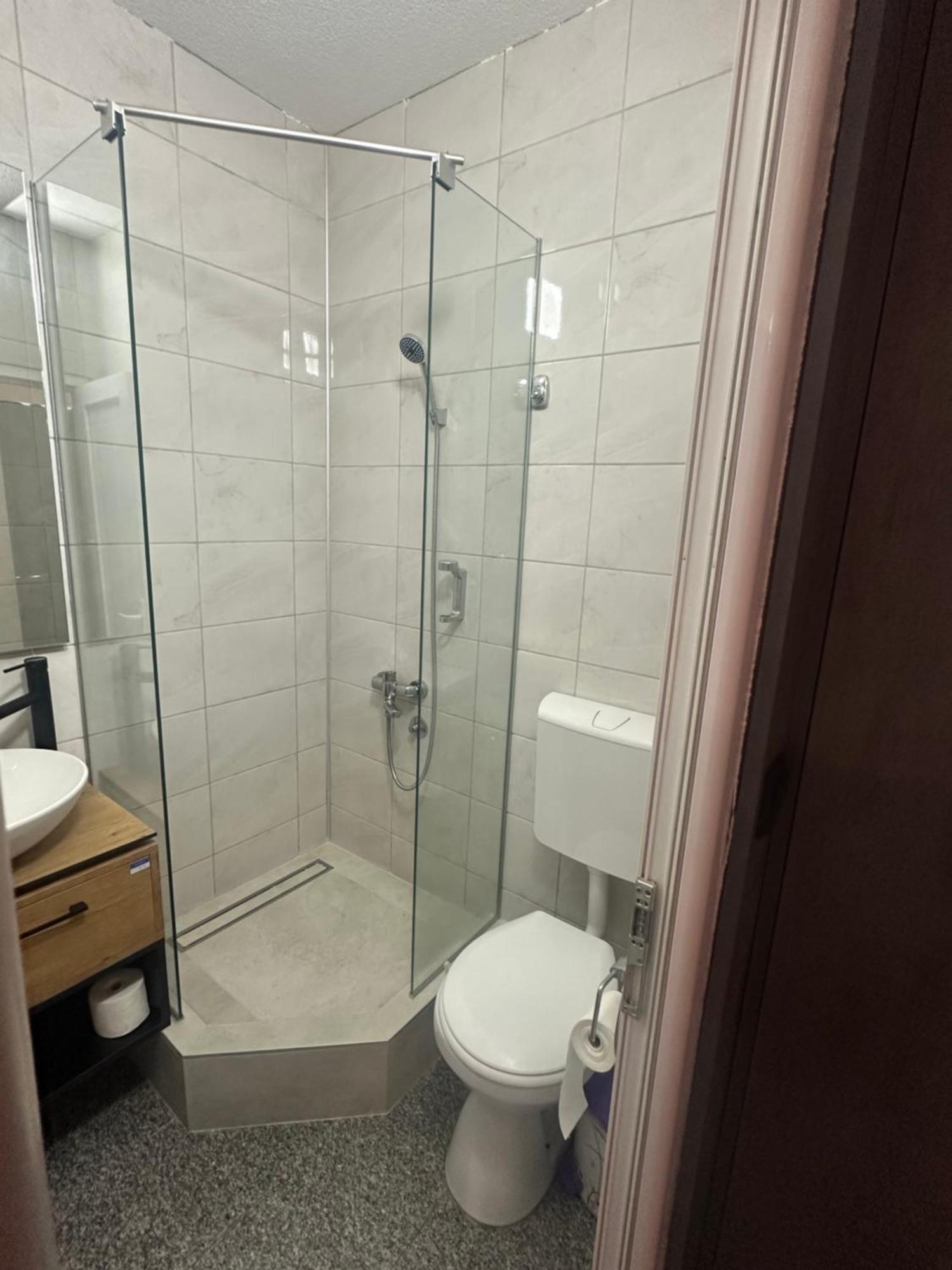 Binta Hostel فرانيي المظهر الخارجي الصورة