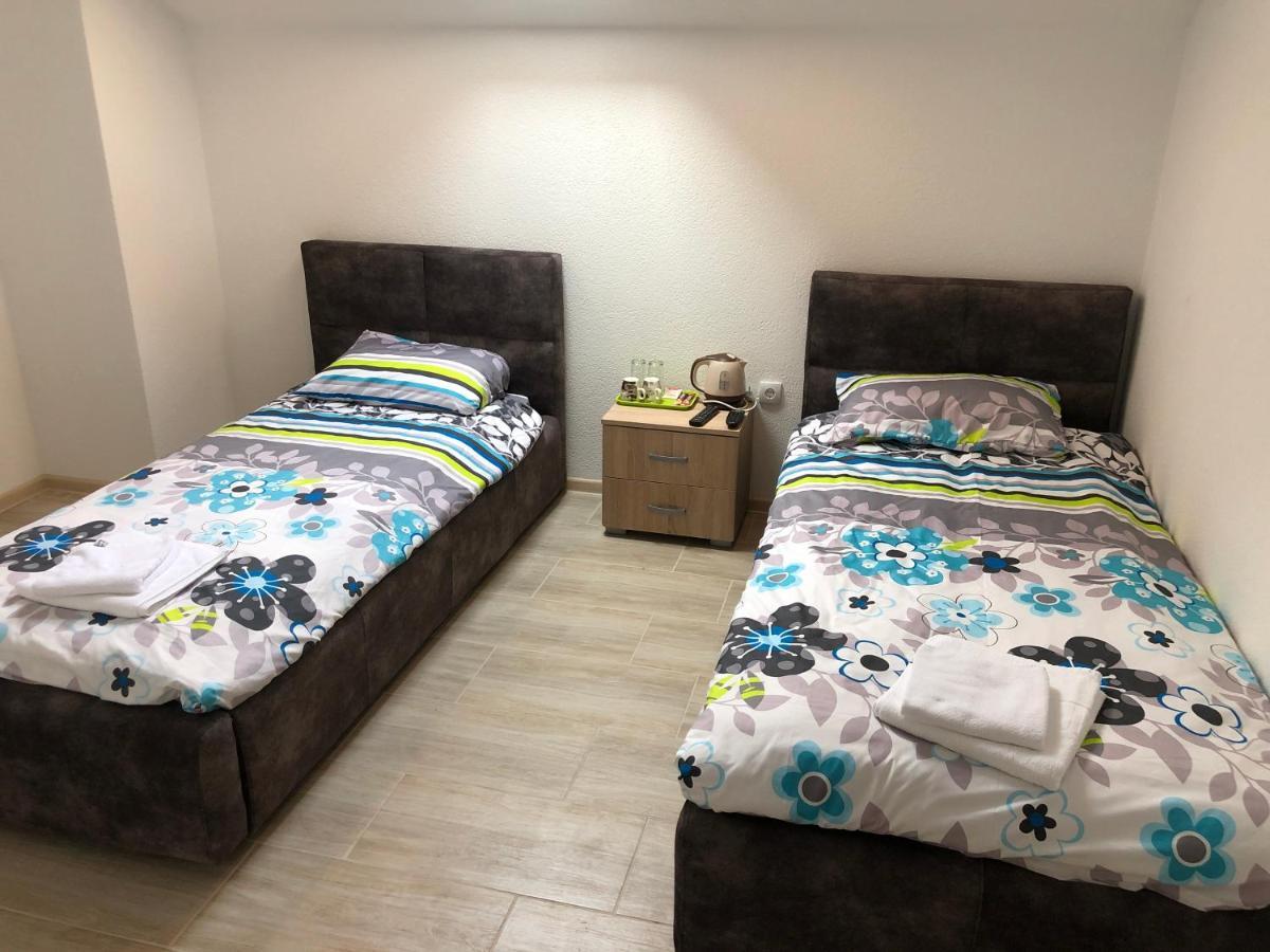 Binta Hostel فرانيي المظهر الخارجي الصورة