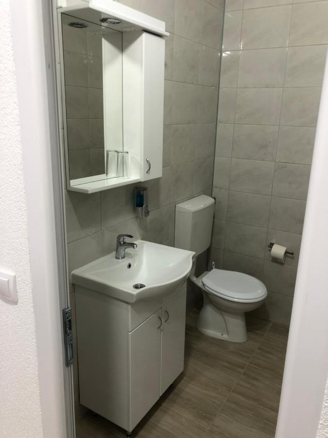 Binta Hostel فرانيي المظهر الخارجي الصورة